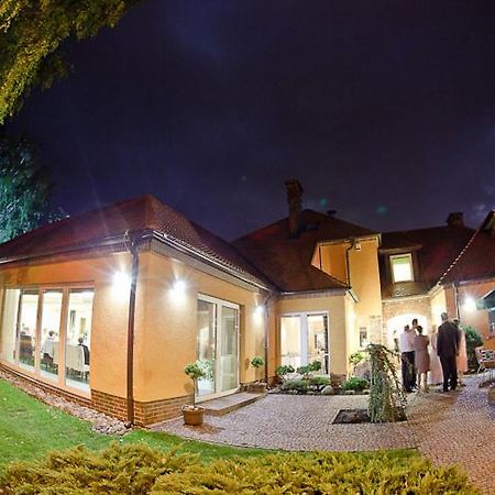 Hotel Pensjonat Nad Jeziorem à Myślibórz Extérieur photo