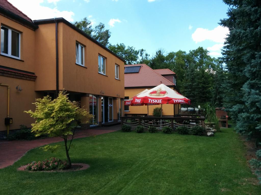 Hotel Pensjonat Nad Jeziorem à Myślibórz Extérieur photo