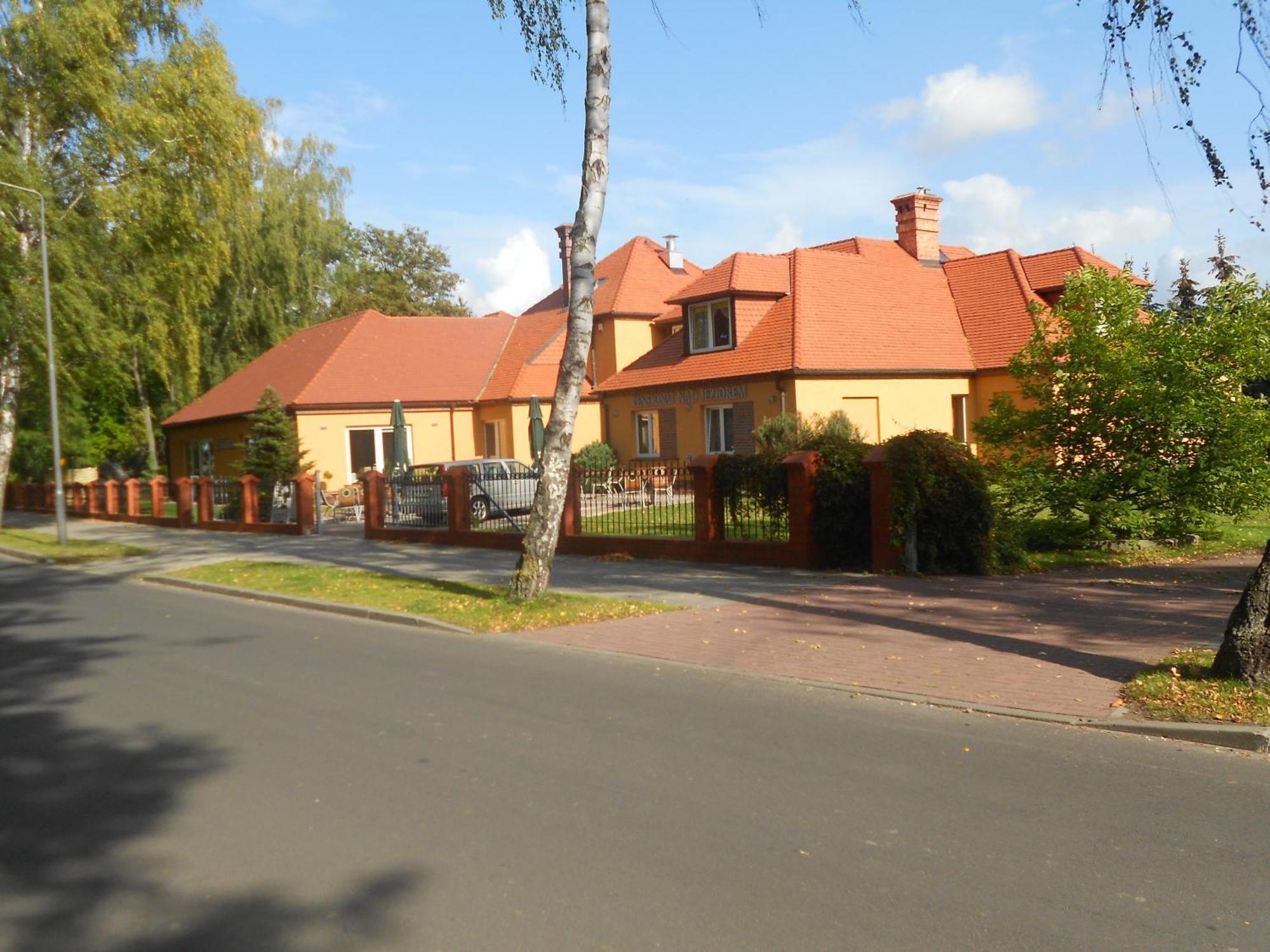 Hotel Pensjonat Nad Jeziorem à Myślibórz Extérieur photo