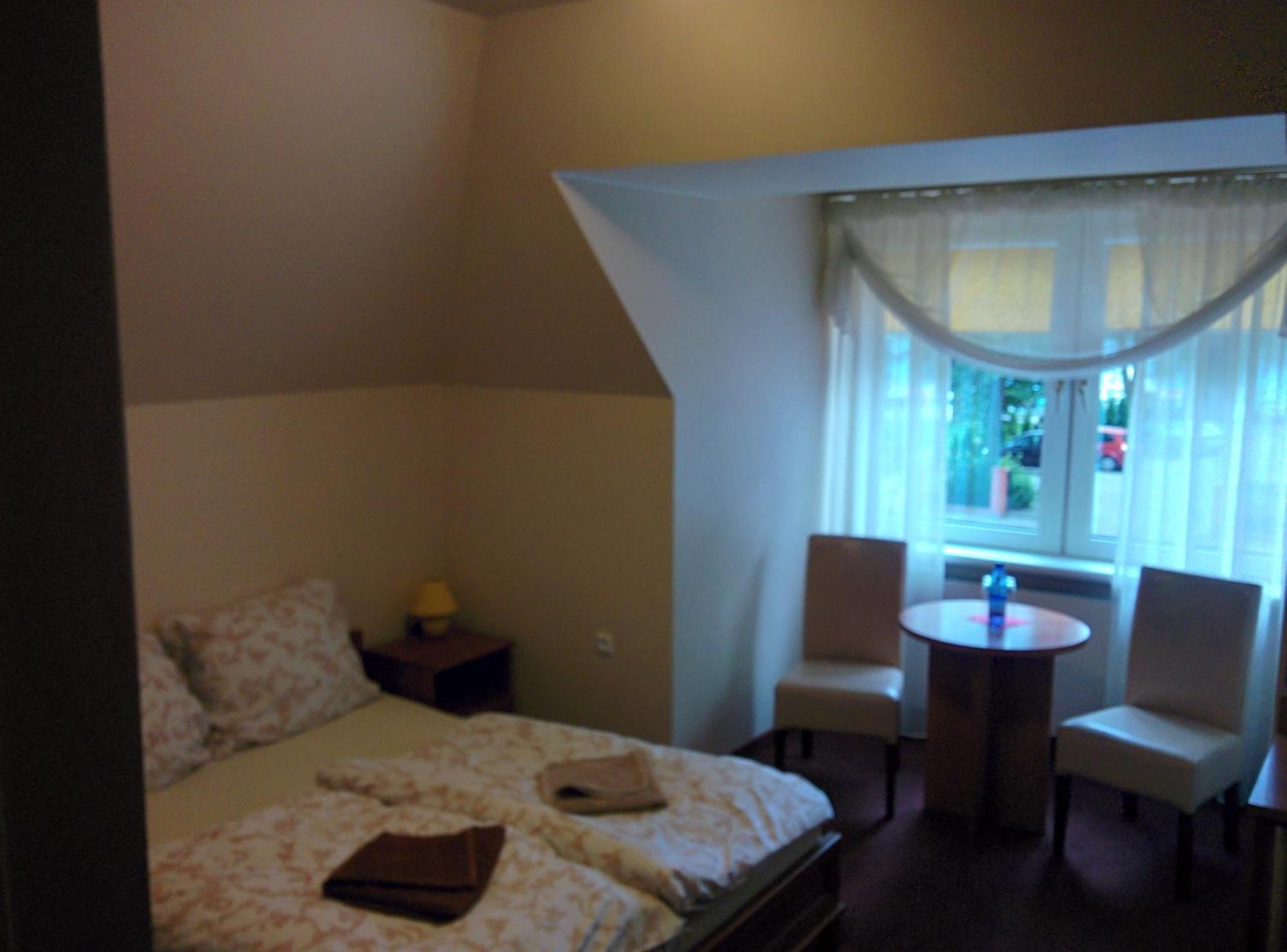 Hotel Pensjonat Nad Jeziorem à Myślibórz Chambre photo