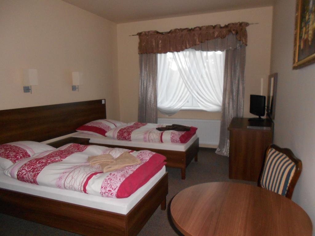 Hotel Pensjonat Nad Jeziorem à Myślibórz Chambre photo