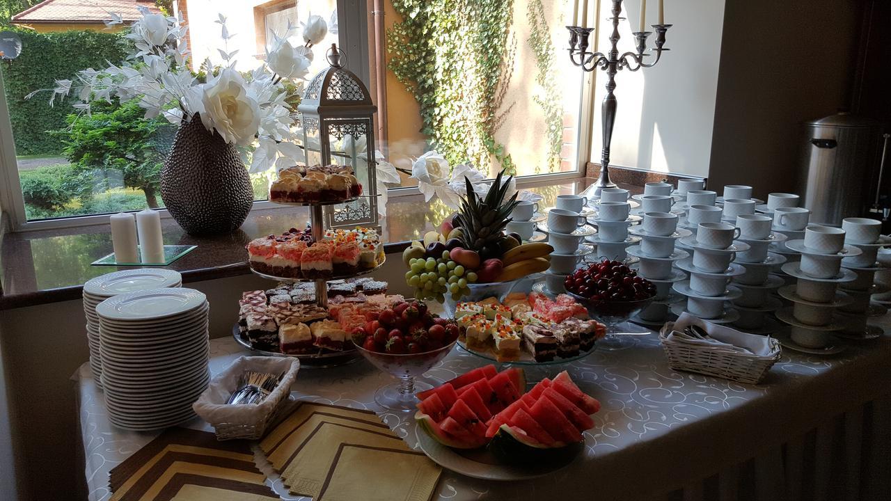 Hotel Pensjonat Nad Jeziorem à Myślibórz Extérieur photo